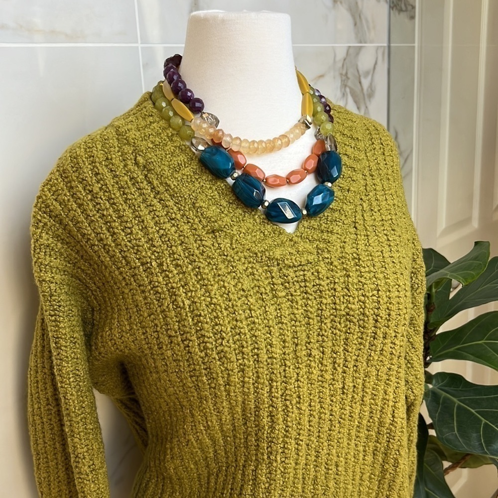 THE TERRITORY AHEAD Kiwi Green V Neck Sweater Lightweight Knit M